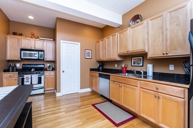 Building Photo - 224 Salem St