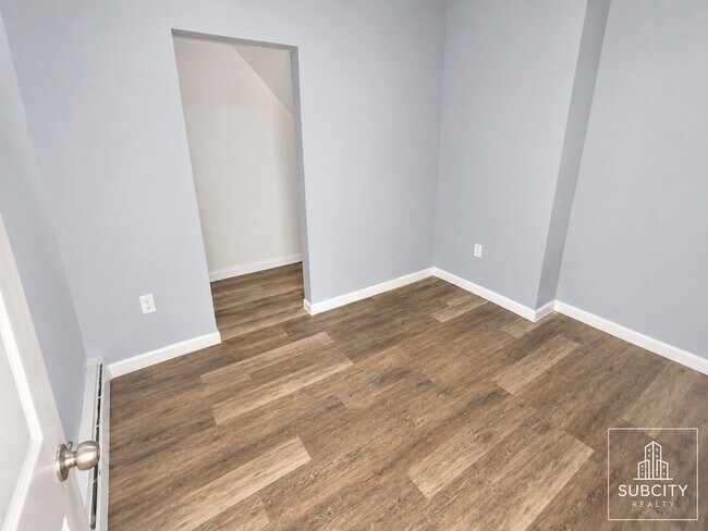 Building Photo - 128 E Holsman St