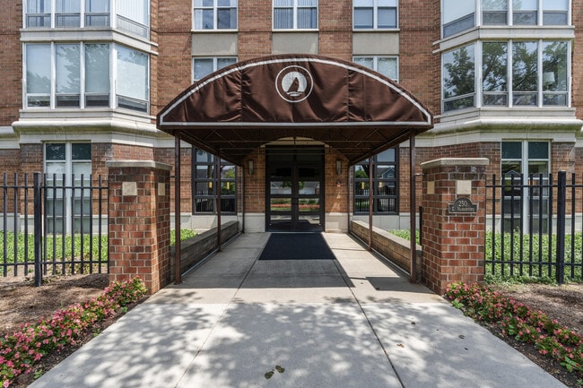 Building Photo - 250 E Harbortown Dr