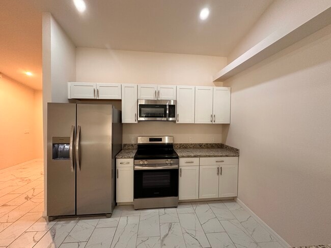 Building Photo - 3604 SW 7th Pl