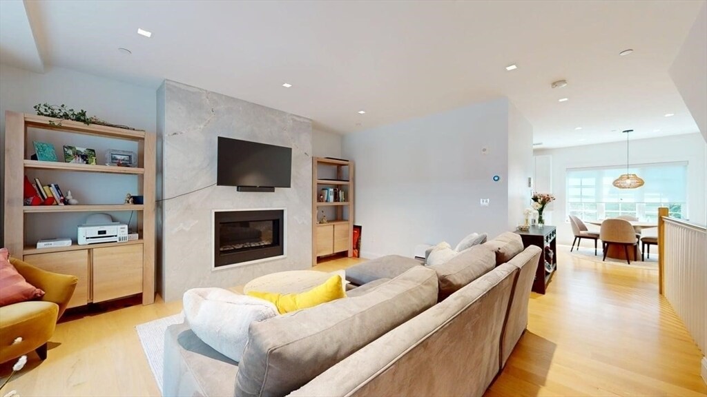 Foto principal - 21 Crowninshield Rd