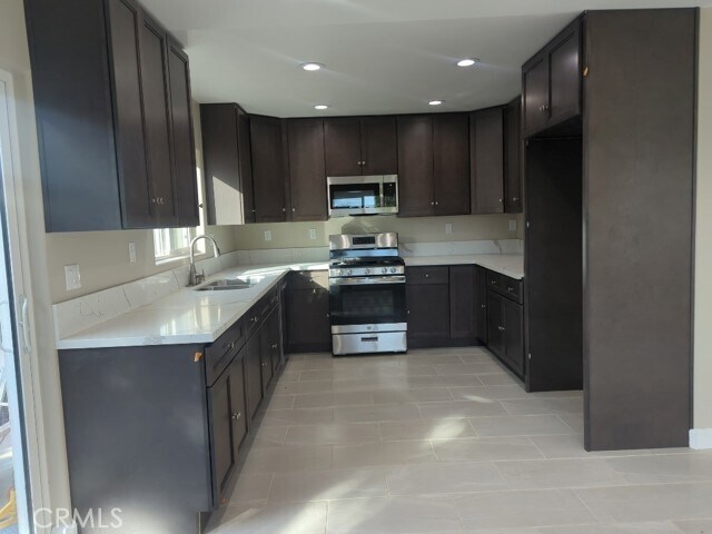 Foto del edificio - 15769 Cayman Cir