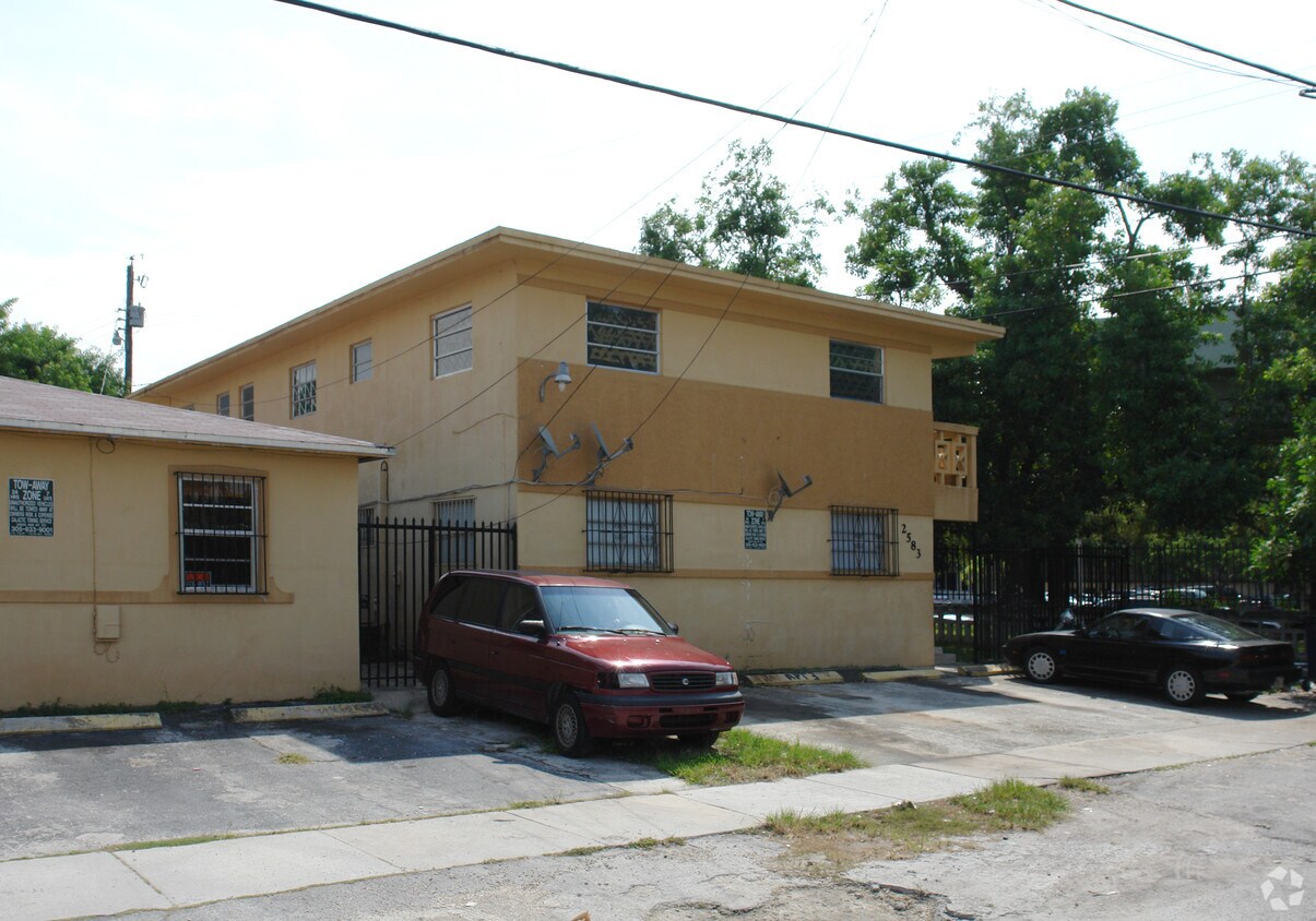 Foto del edificio - 2571 SW 21st Ave