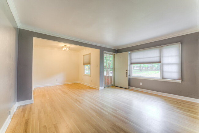 Foto del edificio - "Charming 4-Bedroom Sanctuary on Boyce Roa...
