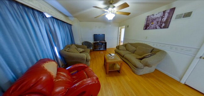 Building Photo - Fenced-in Backyard + Washer & Dryer Included + Off-Street Parking! Available August 1st!