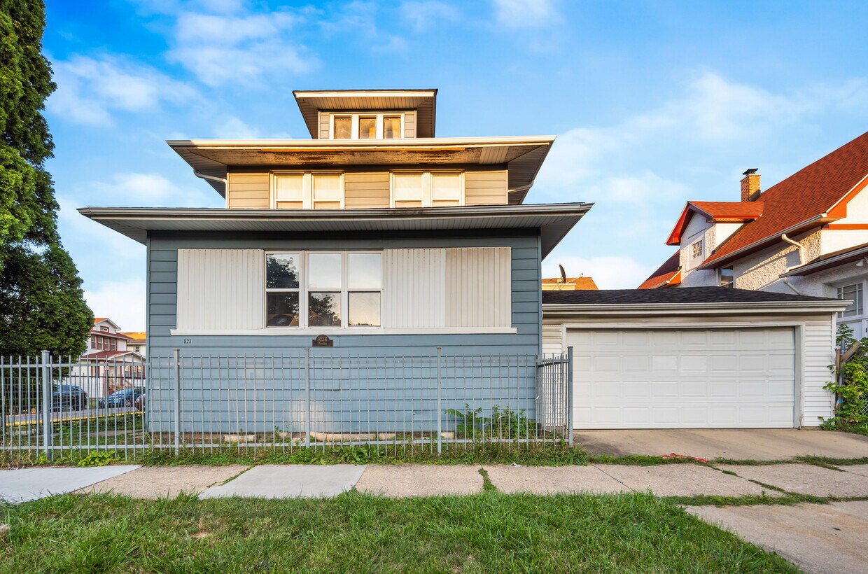 Primary Photo - 923 N Pine Ave