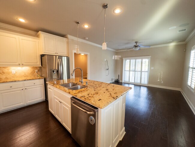 Foto del edificio - 2167 Shadowbrook Dr