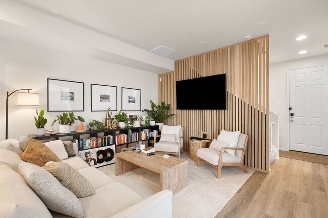 Foto del edificio - LUX 3BD, 2.5BA Aurora Highlands Townhome with 2-Car Garage