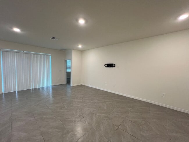 Building Photo - Charming 4-bedroom, 2-bathroom pet friendl...