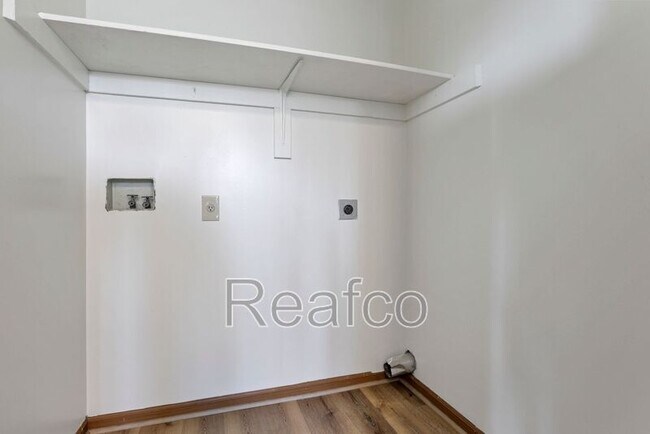 Foto del edificio - 4667 Point Pleasant Dr