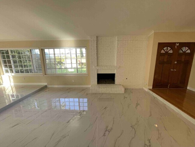 Foto del edificio - METICULOUSLY UPGRADED HOME IN CALABASAS!