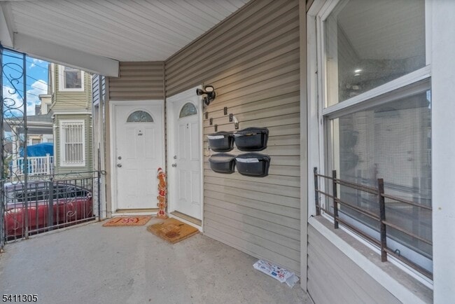 Building Photo - 467 Summer Ave