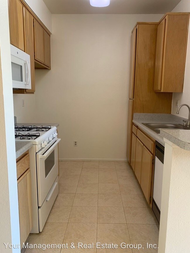 Foto del edificio - 10621 Valley Spring Ln