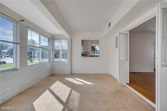 Foto del edificio - 1 br, 1 bath House - 701 NE 20th Dr