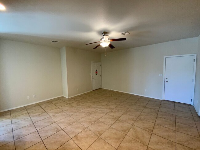 Foto del edificio - 4 Bedroom Home Available in Juan Tabo Hills!