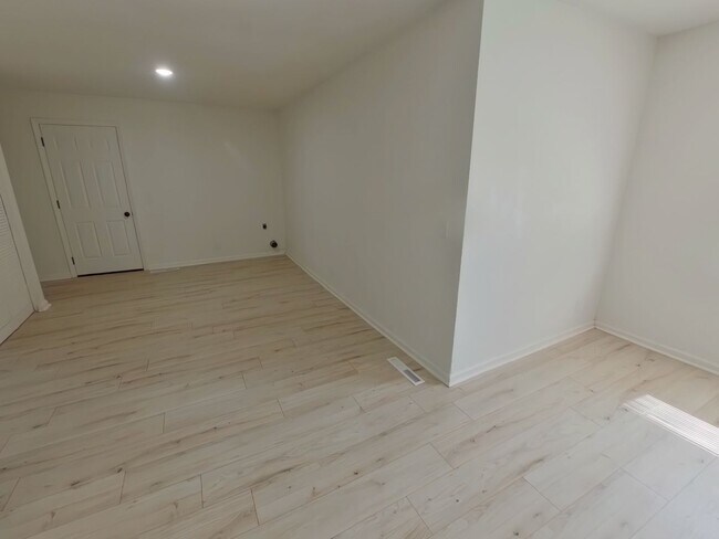 Foto del edificio - 5BR Renovated Home - Accepting Section 8