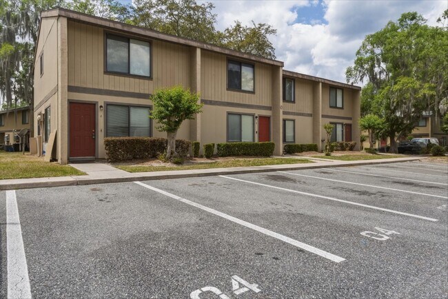 Foto del edificio - 2-bedroom, 2.5-bathroom townhome