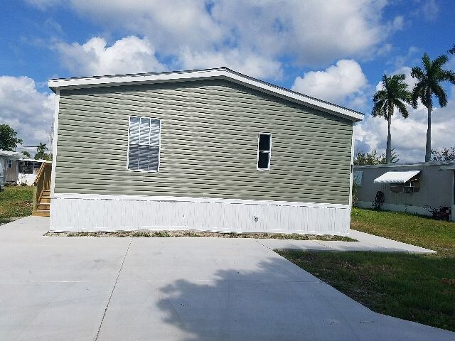 Primary Photo - 428 W 4 Seasons St