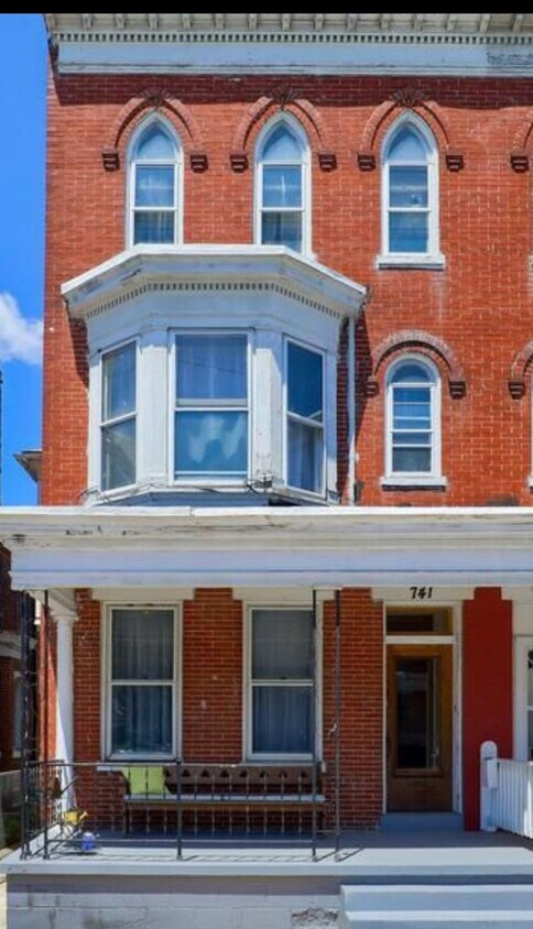 Primary Photo - 741 W Princess St