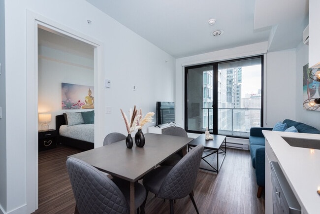 Building Photo - 1390 Boul. René-Lévesque O