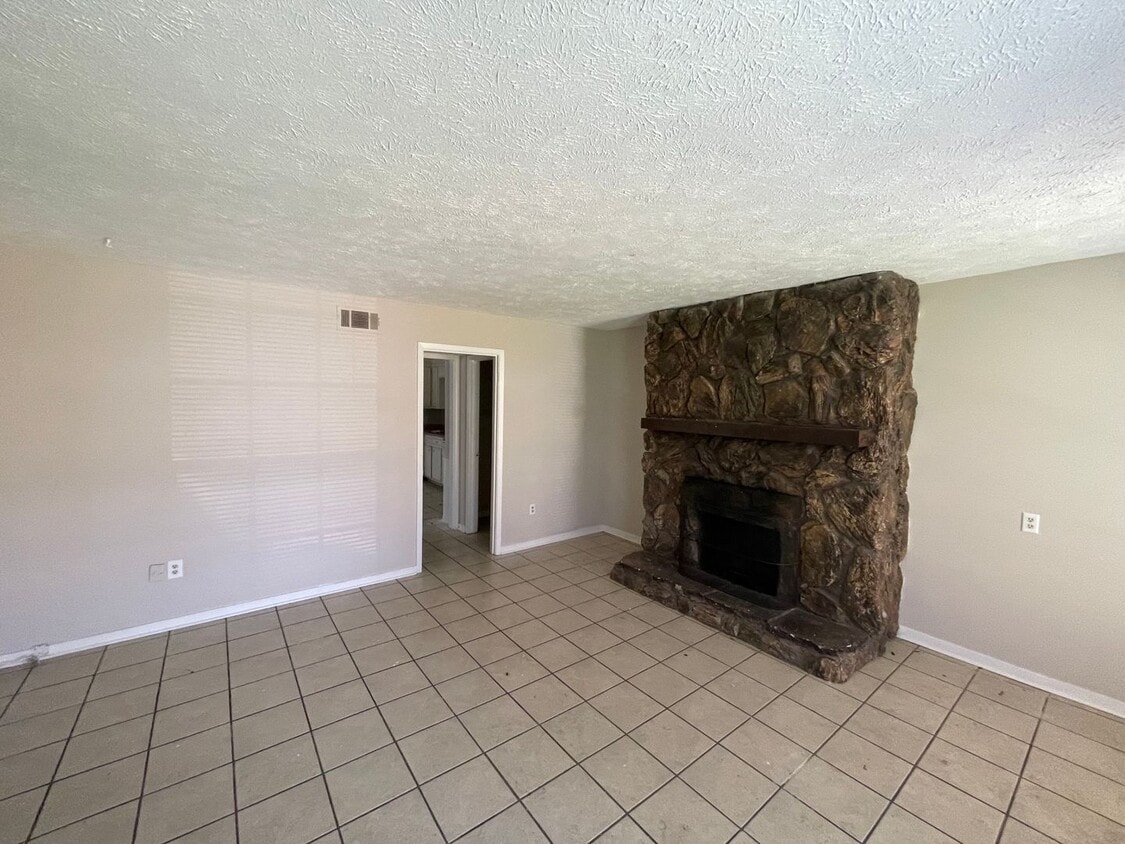 Primary Photo - 5731 Horton Ave