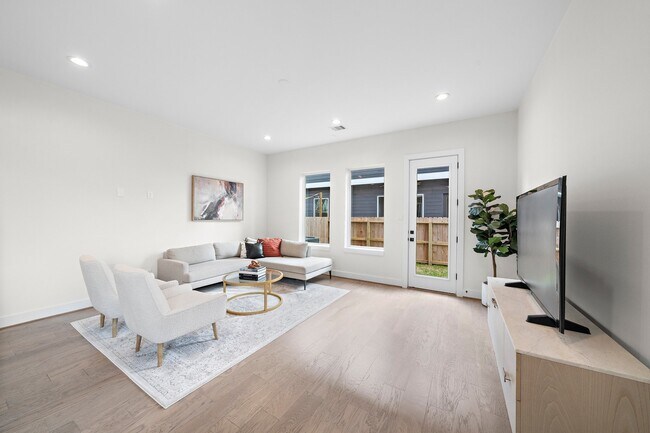 Foto del edificio - 2626 W Tidwell Rd