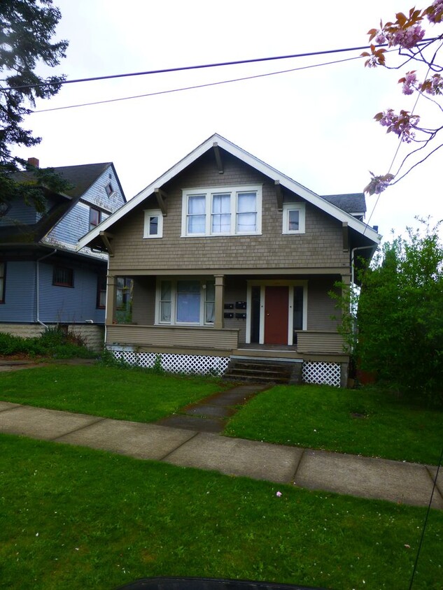 Primary Photo - 1525 Humboldt St