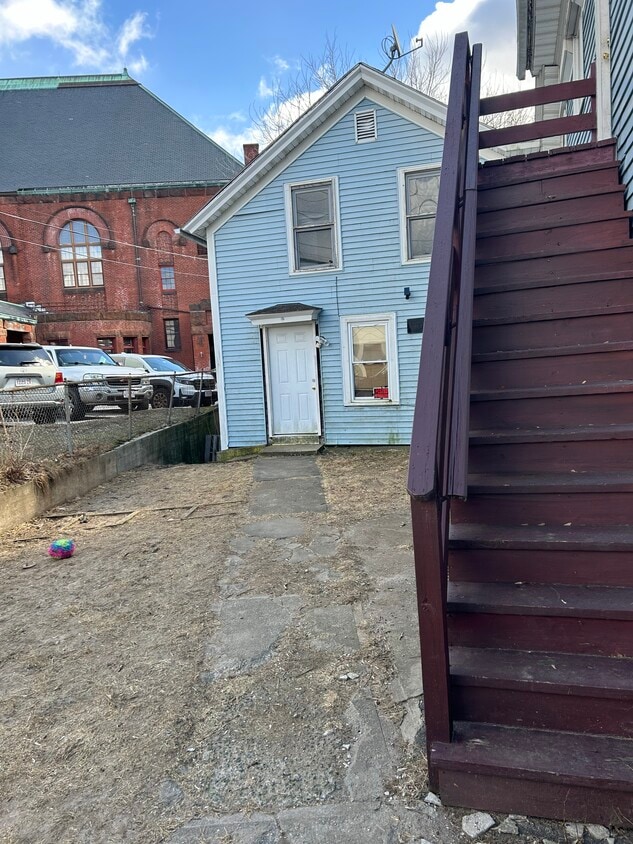 Primary Photo - 8 West St