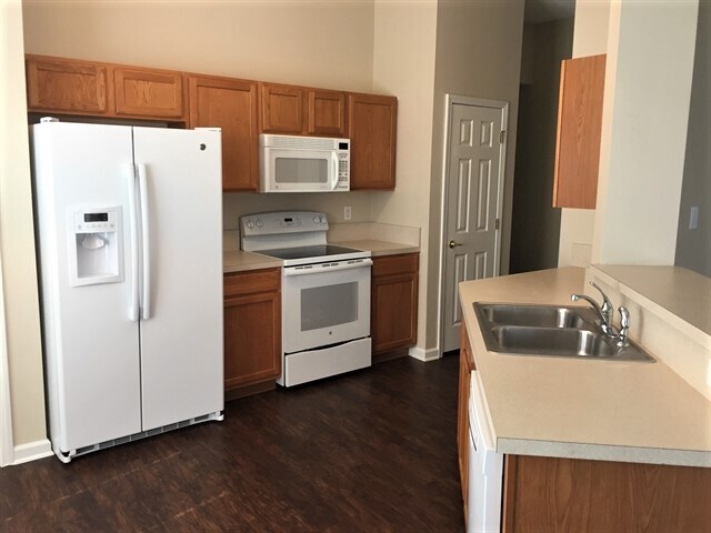 Foto del edificio - 2735 Creek Ridge Dr