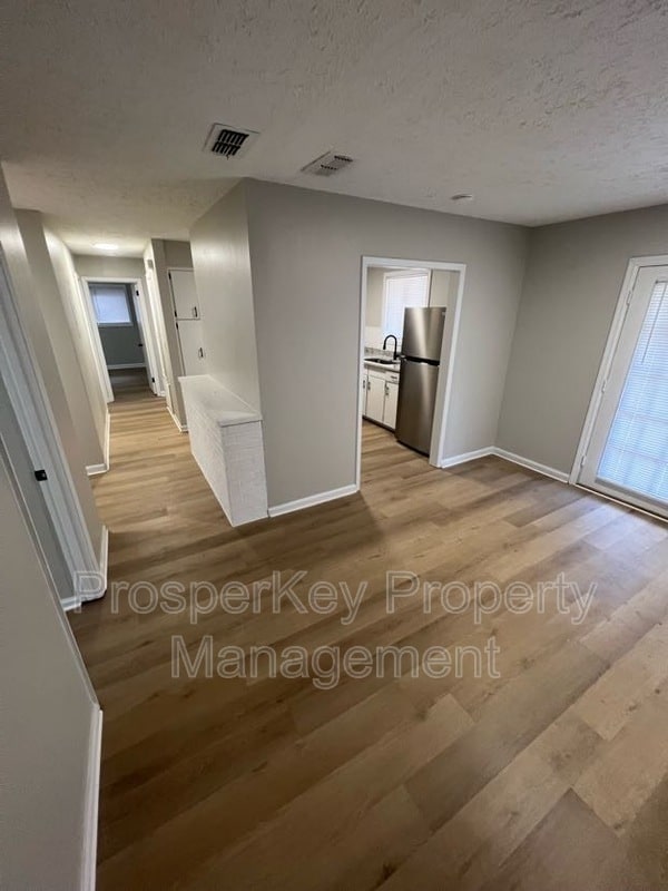 Foto del edificio - 945 Celia Dr