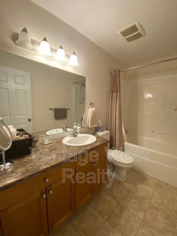 Building Photo - 598-598 Sutherland Ave