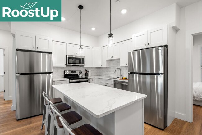 Foto del edificio - Furnished Bedroom with Private Bath in Mission Hill