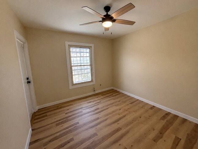 Building Photo - 2132 W 84th Pl