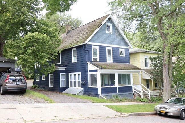 Building Photo - 123 Columbia St