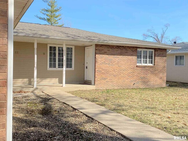 Building Photo - 9 Sundowner Ln