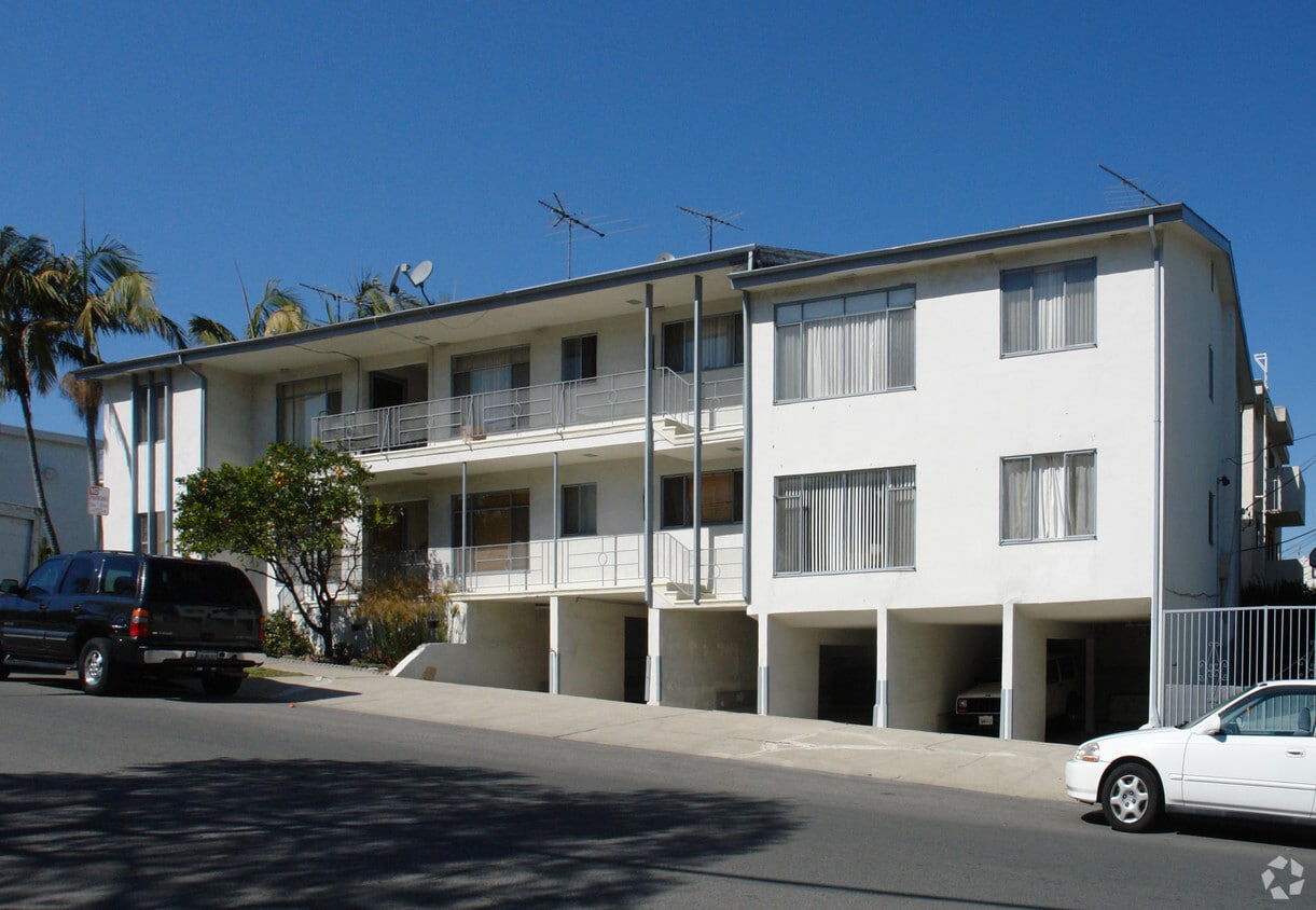 Building Photo - 9515 Cashio St