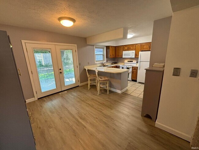 Building Photo - 611 Wellington Ct