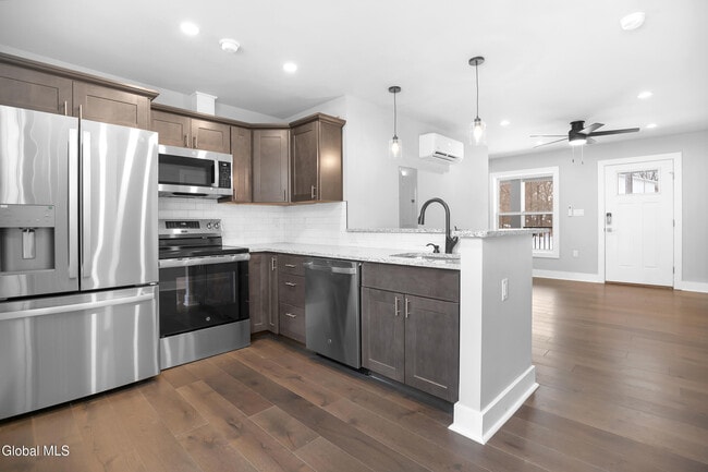 Foto del edificio - 103 E High St