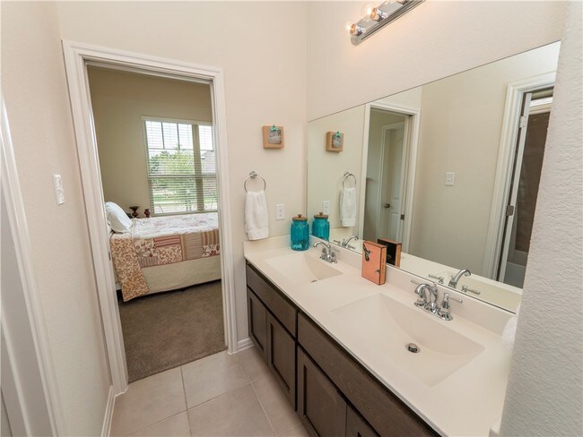 Building Photo - 109 Longfield Dr