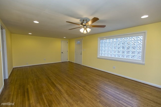 Building Photo - 406 Pine St SW