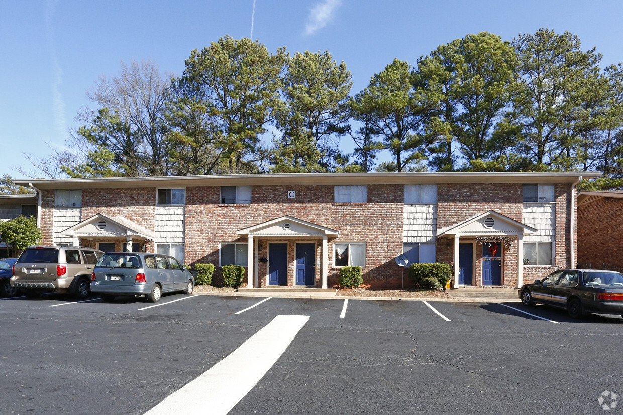 Primary Photo - Southern Trace Apartments