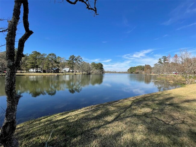 Building Photo - 1592 W Pine Lake Cir