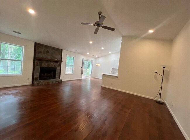 Building Photo - 1260 Della Way