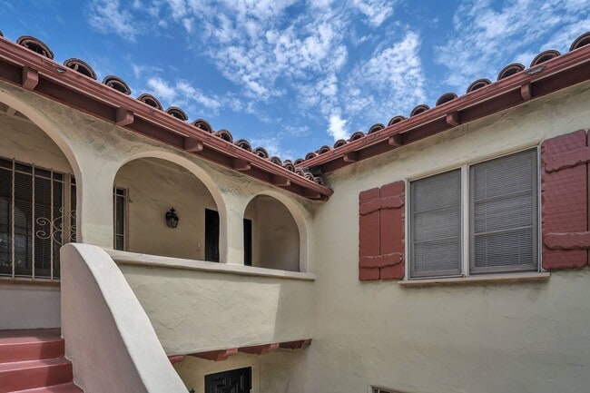 Building Photo - 336