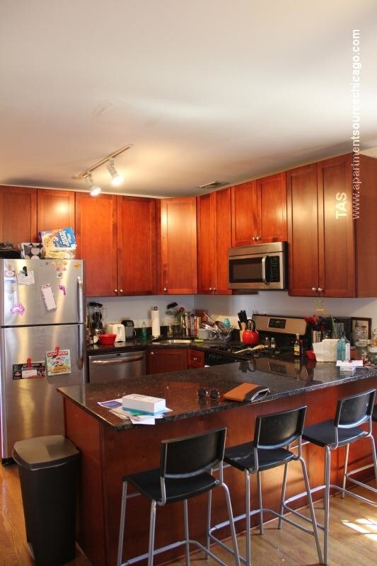 Primary Photo - 1332 W Nelson St