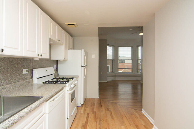 Building Photo - 959 W Webster Ave