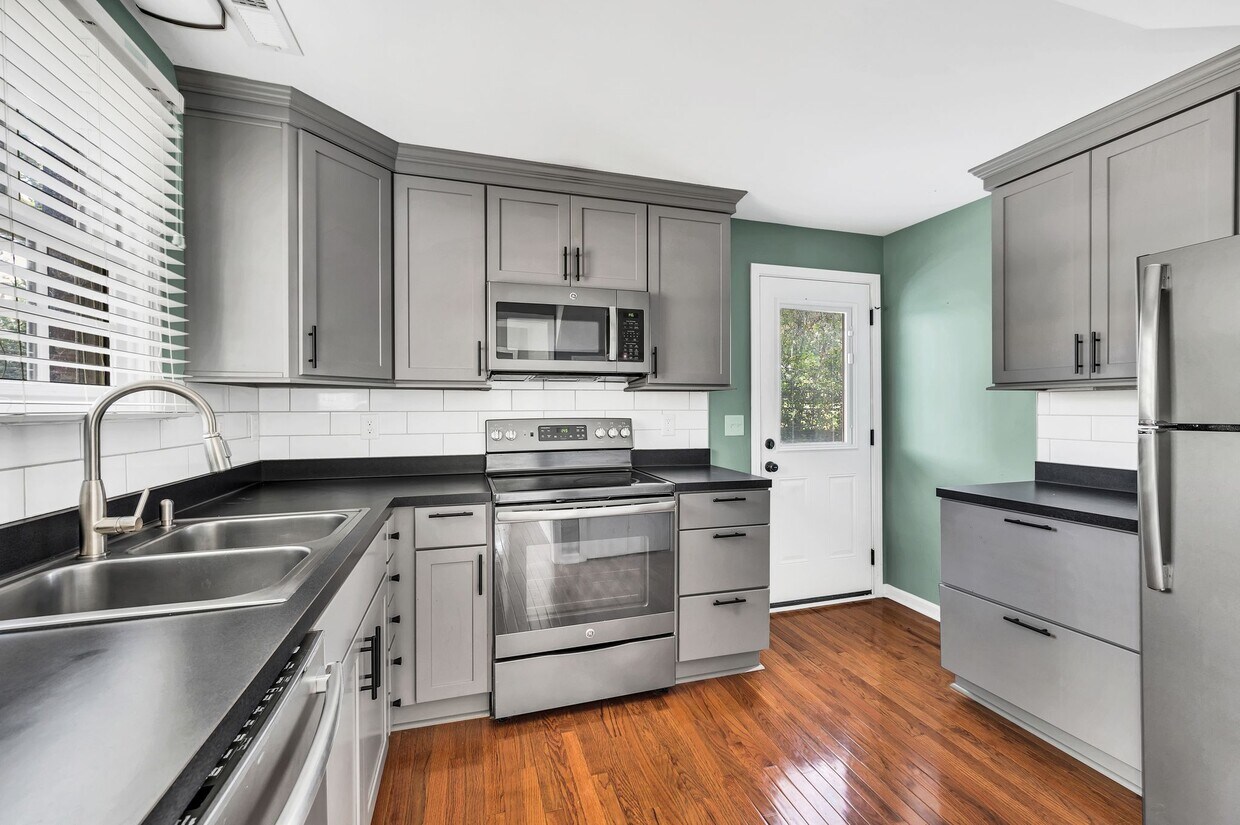 Primary Photo - 2723 Ennis Rd