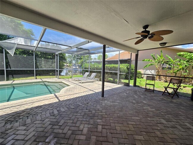 Foto del edificio - 300 Cypress Creek Cir