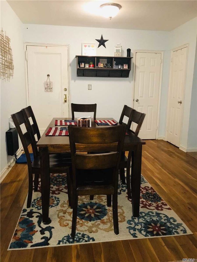 Foto del edificio - 22 Mulford Pl