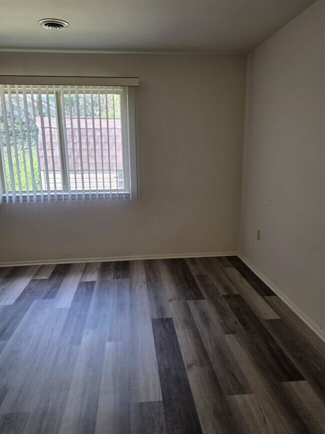 Foto del edificio - Ranch in Bear/Newark Area